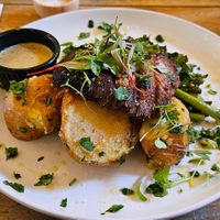 Lionsmane steak with pepper sauce, crispy potato's with a side of sauted greens 💚 at Plantuguese in England