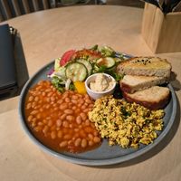 Full English breakfast - all vegan at Katzentempel Hamburg Hafencity in Hamburg