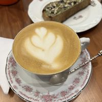 Capuccino e pão com pastinha de semente de girassol   at Colina Pão e Café in Erechim