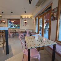  at Corgi Cafe | Arc de Triomf in Catalunya