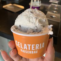 Coconutmilk-chocolatesplinter & pear-cacao-Splinter at Cafe Kaiserbau in Stuttgart