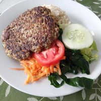 "Hamburger" with rice and salad at Sayel in Lima