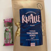 matcha cashew cups, popcorn  at Genussmomente  in Linz