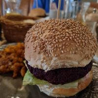 Vegan burger at B Monza Bistrot in Monza