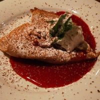 Nachtisch buchweizen crepe mit Kokos Sahne und himbeersoße at Gaststätte Tremonia Auch Porreebar in Dortmund