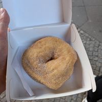 Basic with sugar: 4/5 at Sammys Berliner Donuts in Berlin