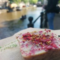 Raw vegan chocolate at Vegabond - Leliegracht in Amsterdam