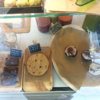 Vegan cupcakes and cakes at Vegabond - Leliegracht in Amsterdam