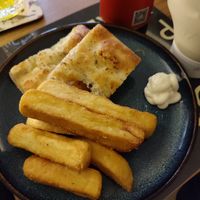 Chips & garlic bread at Pizza Vera in Rugby