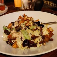 Tagliatelle mit Späck, Wirsing und Weintrauben at Die FETTE BEETE in Krefeld