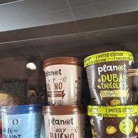 Vegan ice cream plan(e)t at Masoutis in Thessaloniki