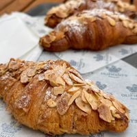 Vegan and non vegan option at Oliphant's Ice Cream & Bakery in London