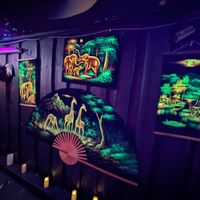 Black light painting at Yaya's Thai Beach Bungalow in Oslo