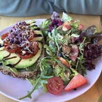 Sandwich avocado, salade frambozen dressing  at Raspberry Maxx in Meijel