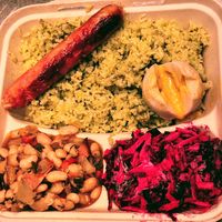 Pasaba por la zona y un aroma apetitoso me llegó. Acabé disfrutando de una experiencia culinaria magnífica. Todo riquísimo y hecho con mucho amor 100x100veg!!. Repetiré! at Vegan Famíly Terrassa in Terrassa