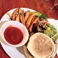 Hamburguesa vegana at Jardim dos Sentidos in Lisbon