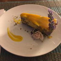 Bolo crudivero de manga e frutos vermelhos  at Jardim dos Sentidos in Lisbon