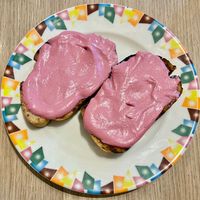 Beetroot hummus on rye at Kaleidoscope in Dubai
