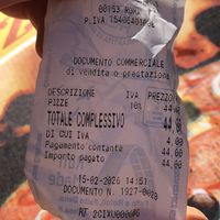 Circa due cartoncini di pizza assortita, due supplì a 4€ e due bottigliette d’acqua naturale sono costati 44€. Un po’ troppo!   at Mo' Veggo in Rome