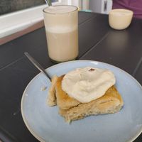 Chai Latte & Raffaello Zimtschnecke at Cowvana in Magdeburg