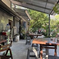 outdoor seating   at Ding's Noodle in Koh Chang