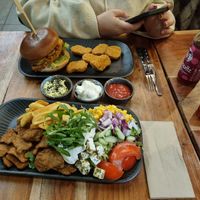 Gyrosbowl und Burger mit Nuggets at Apple & Eve Vegan und tierisch lecker in Bremen