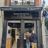 Coffee shop serving tea and coffee with vegan milk alternatives at Black Ristretto Madrid in Comunidad De Madrid