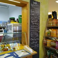 Kitchen with today's menu on the right at Lotos 2 Naturkostladen in Nuremberg