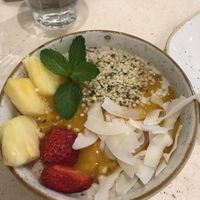 Probiotisches Müsli mit Mango-Toppinh at Daluma in Berlin