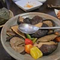 Mushroom and lotus leaf wrapped rice at Maji - 마지 in Seoul