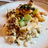 BLOEMKOOL
Char siu gelakte bloemkool, rabarberpickle at Planteet in Aalst