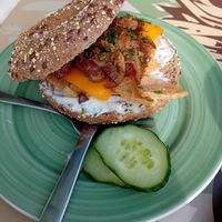 Vegan bagel with mushrooms at Bagels & Beans - Piet Heinplein in The Hague