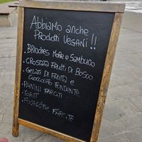 Board listing vegan options at Bar le fontane  in Chiavari