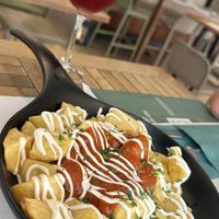 Patatas bravas and tinto de verano  at UVE - Restaurante Vegano - Vegetariano en Granada in Granada