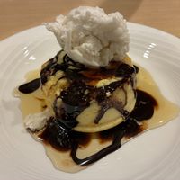 Fluffy pancake + ice cream at Vege Kitchen KelaKela in Osaka