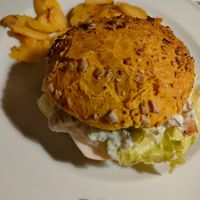 Yellow and green: burger buonissimo! at La Colubrina in Milan