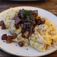 Vegane Käsespätzle mit Räuchertofu at Zum Spätzle in Hamburg
