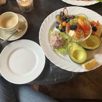 Green velvet breakfast  at Schwarzes Cafe  in Berlin