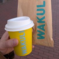 Coffee and cookie at Wakuli Coffee | Visstraat  in Noord-brabant
