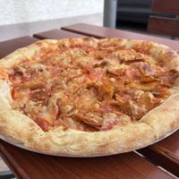 Dönerpizza mit veganen Käse und extra Dönerfleisch, Teig war sehr lecker und fluffig  at GREEN HOUSE am Dalles in Darmstadt