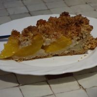 Vegan peach streusel cake at Heller's Vegetarisches Restaurant & Cafe in Mannheim