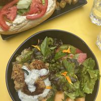 Sandwich « faux-cisse » et Bowl de saison  at Le Monde à l'endroit |  The World the Right Way Up in Saint-malo