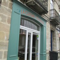 A shiny new vege-vegan cafe in Boudeaux. We visited in August 2014 when it had been open only a few weeks. It had already attracted a loyal clientele and filled up quickly for lunch. at La Cuisine de Johanna in Bordeaux