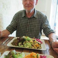 Buffet food is sold by weight at La Cuisine de Johanna in Bordeaux