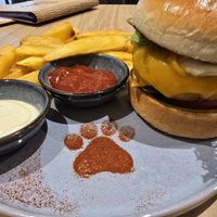Cheeze burger at Katzentempel Hamburg Holstenwall in Hamburg