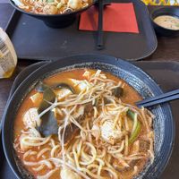 Tom Yum Brühe mit Ramennudeln, Gemüse, Tofu  at Suppen Bowl Malatang in Bonn
