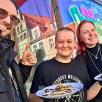 happy customers, happy owner, unicorn crepes at BommelZ in Greifswald