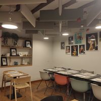 Cute cat decorations at Restaurante Oslo in Valencia