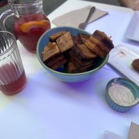 Puff pastry bites with garlic sauce   at Restaurante Oslo in Valencia