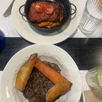 La lasaña y el filete mignon del menú, no sabría decir cuál nos ha gustado más   at Restaurante Oslo in Valencia